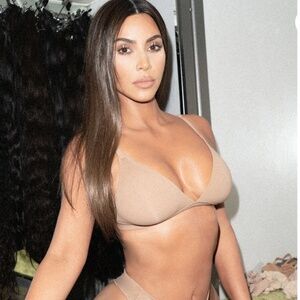 NWT Skims Everybody Triangle Bralette Sand  Bra‎ size XS